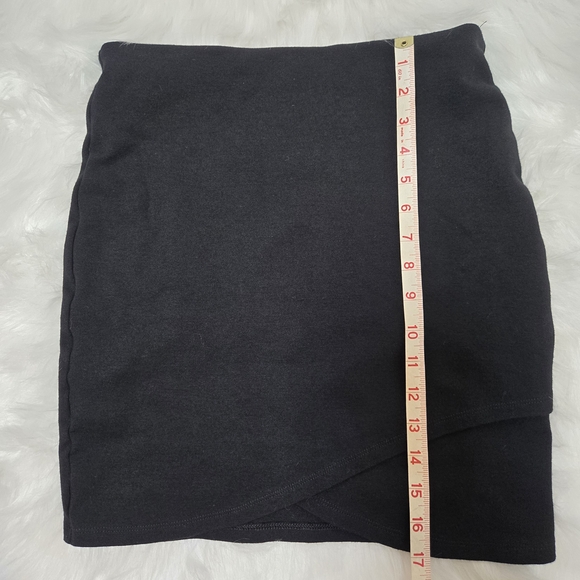 Sunday Best Medium BNWOT Black Mini Asymetrical Wrap Hem Cute Skirt Aritzia - Picture 7 of 9